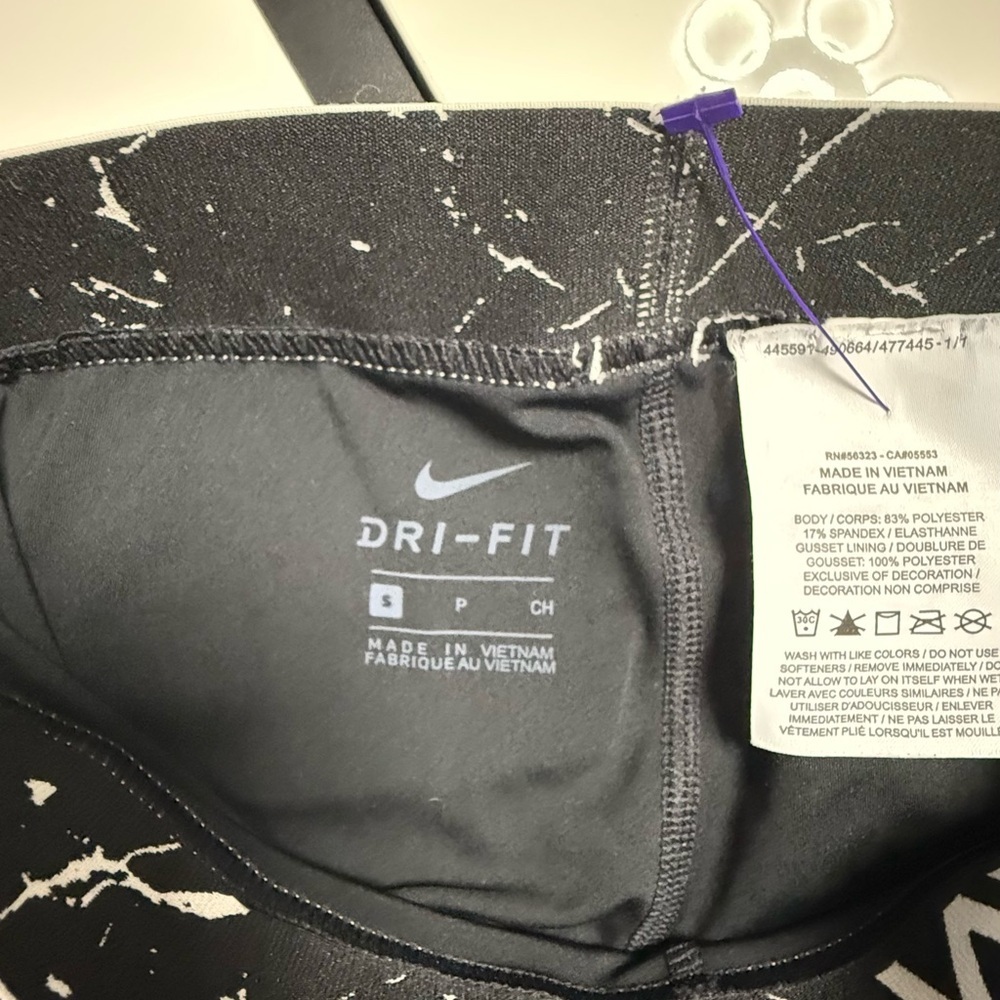 Nike  Navy Leggings with Bold Print - Picture 5 of 5